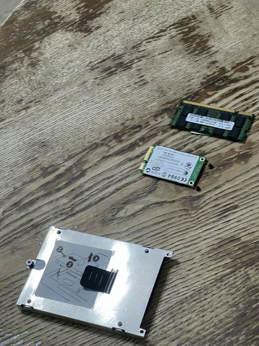 Laptop Ram, hard drive si card de internet vechi pentru vanzare