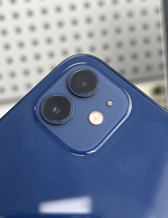 Продам Iphone 12
