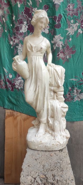 Гипсовая статуэтка