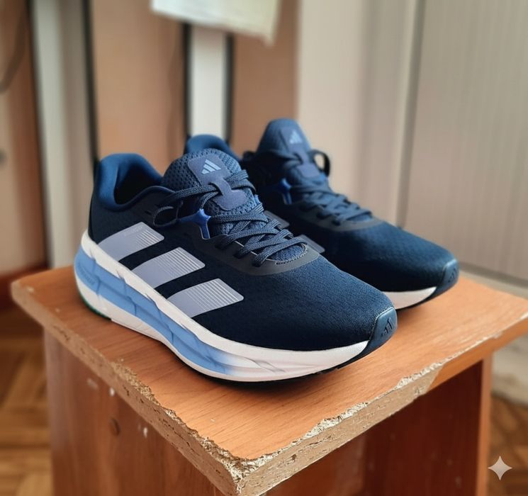 Продам кроссовки Adistar