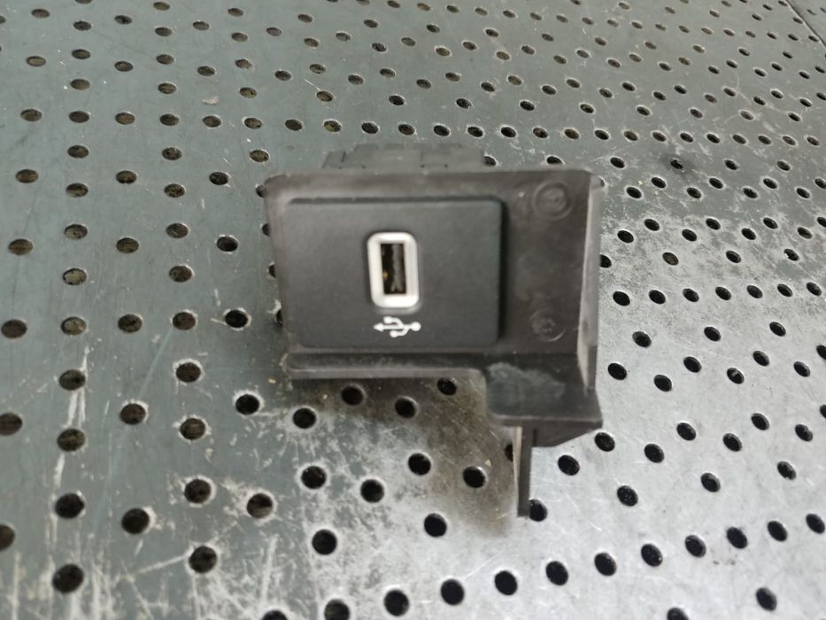 mufa usb  ford transit courier 2022 jk2t-14f014-ac