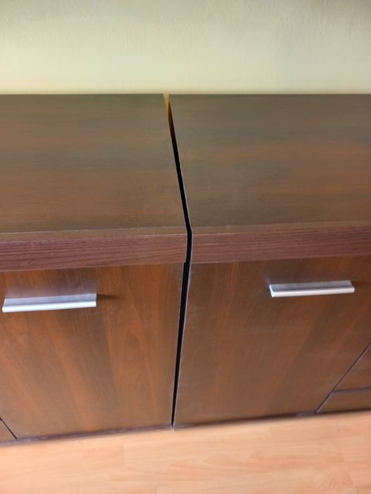 Шкаф с чекмеджета и вратички