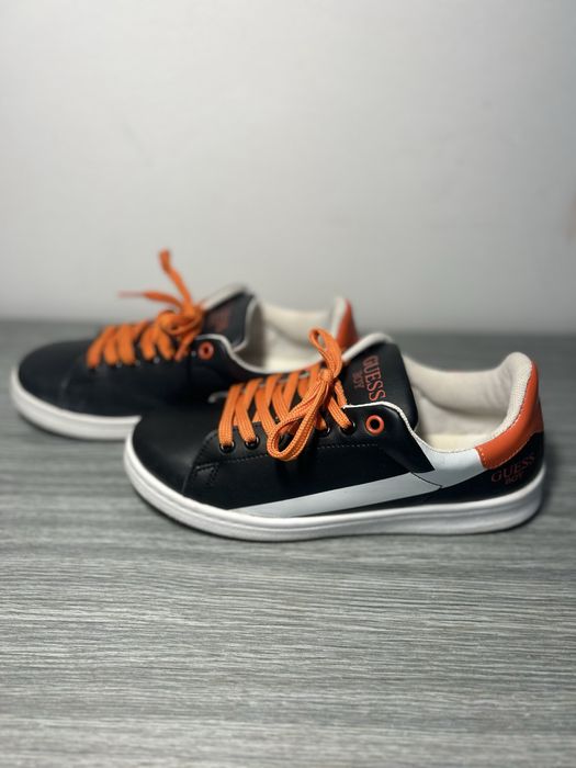 Adidași Guess Boy, marimea 36 negri cu șireturi portocalii