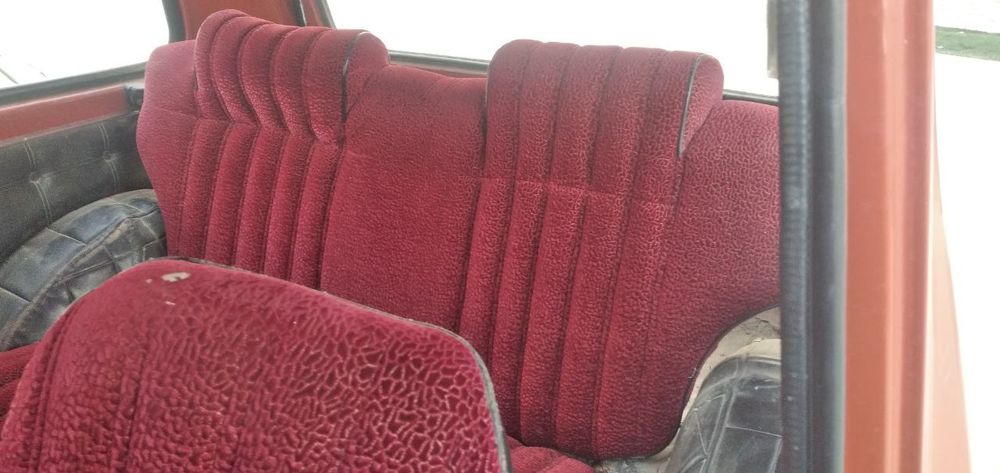 Niva avto mashinasi sotiladi