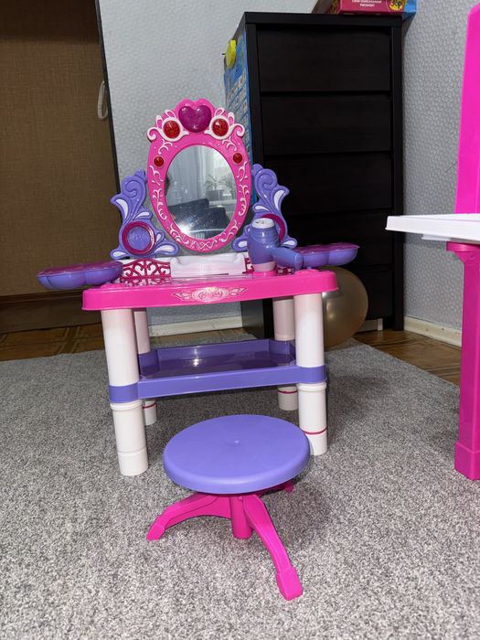 Детский туалетный столик