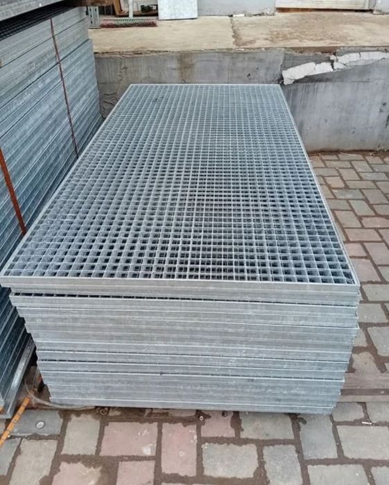 Vindem grătare zincată și orice ce se vede în poze