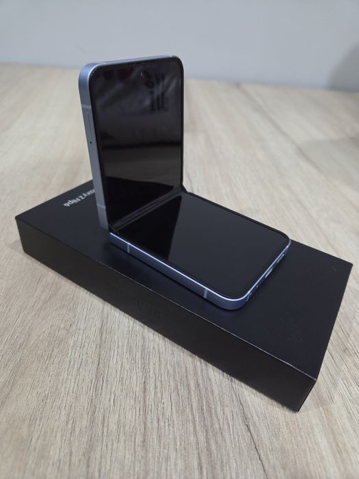 Samsung Galaxy Z Flip6 като нов с 14 месечна гаранция