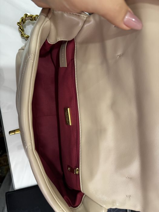 Сумка chanel бежевого цвета почти новая