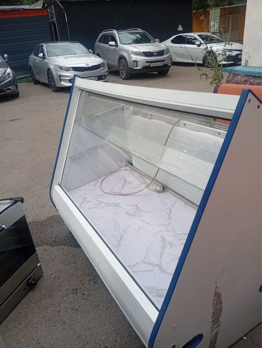 Продам витринный холодильник