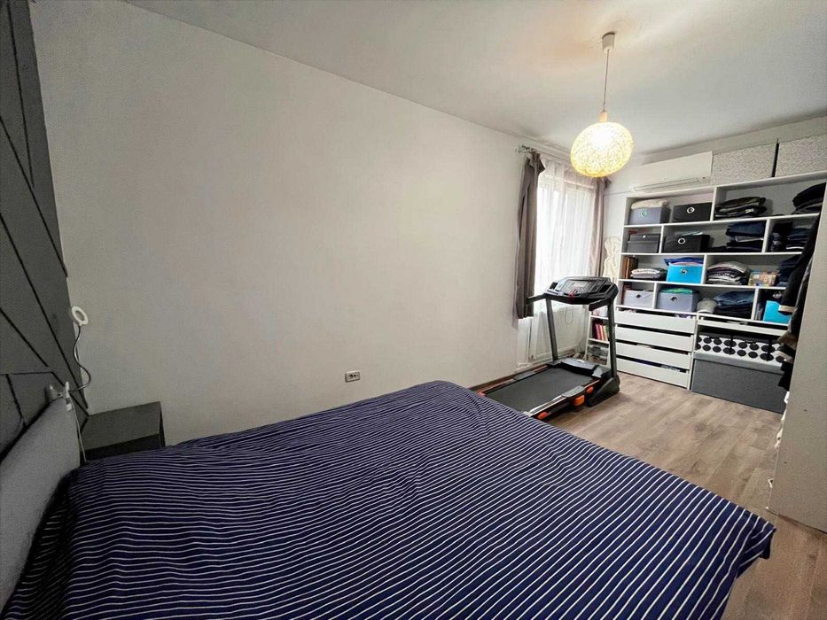 Vand ½ duplex in Ghiroda, 4 Camere, zona excelenta, 2 Locuri de Parcare și Aer Condiționat – 180.500 - usor negociabil