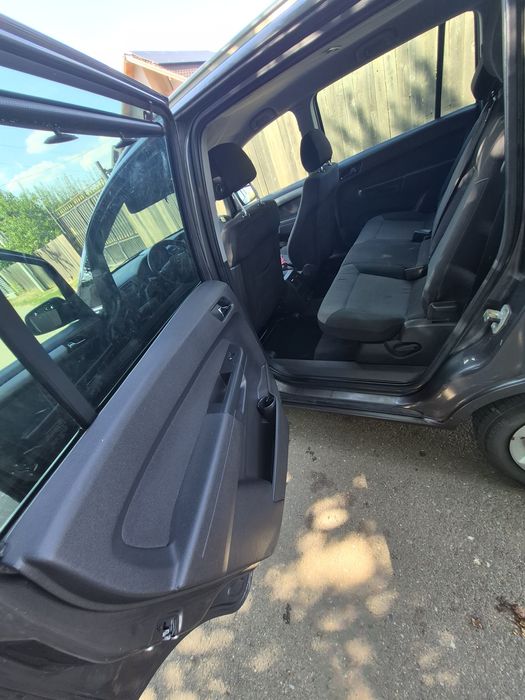 Vând Opel Zafira