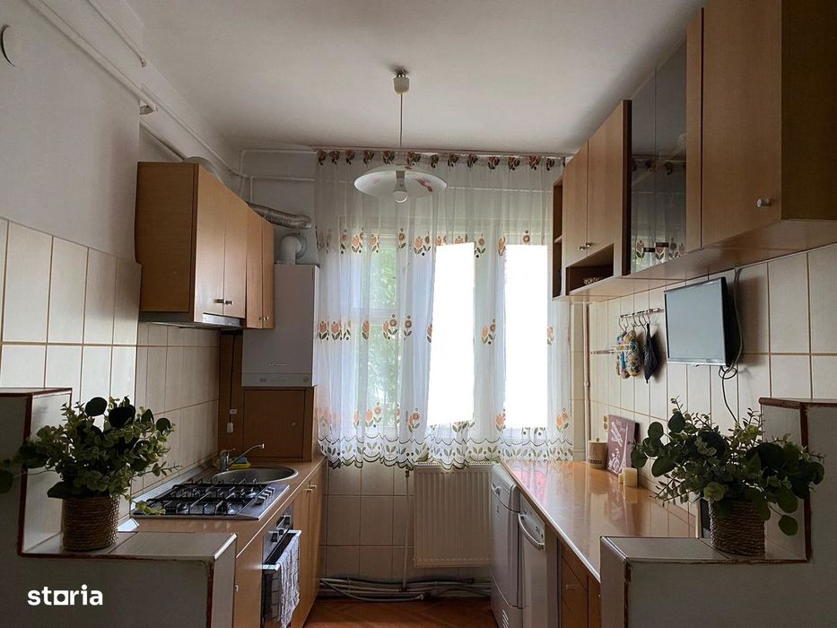 Apartament cu 3 camere semidecomandate, Centru — fotografia 3
