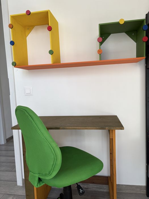Детско бюро + етажерка