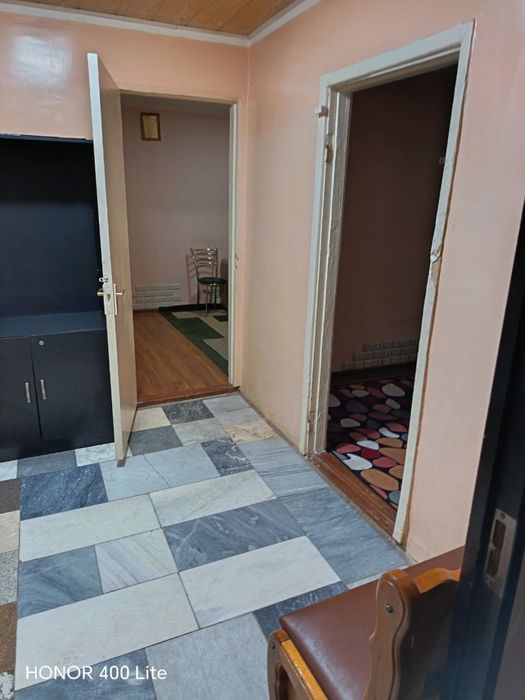 Чилозор хозиработ масчити йонида болларга 3 хона 400$