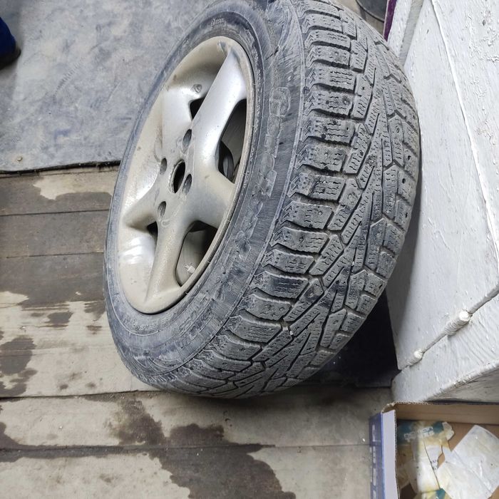 Шины б/у зимние комплект