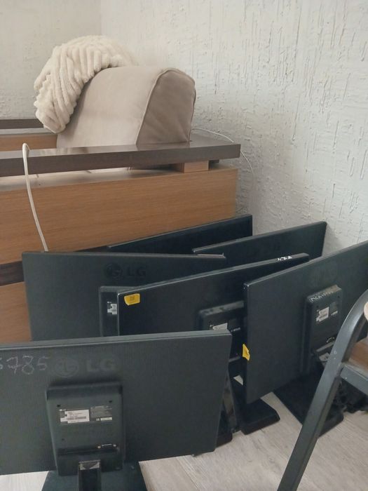Продам офисные мониторы LG 19