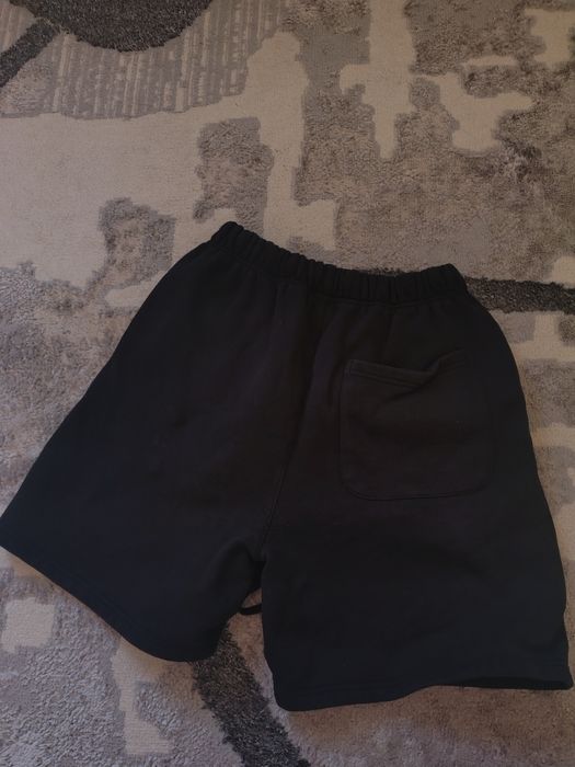 vând pantaloni essentials