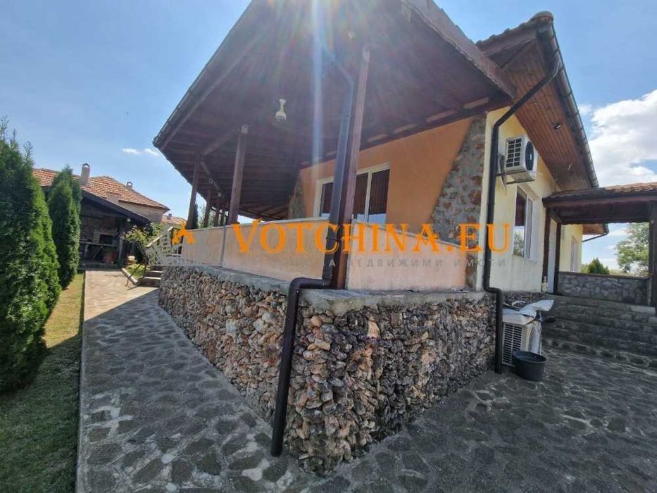 Едноетажна къща с голям двор в село Славеево