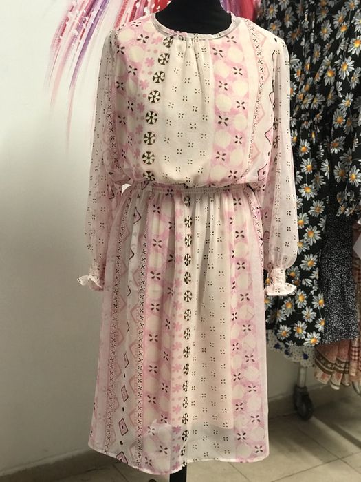 rochie noua din voal, in talie si la maneci are elas