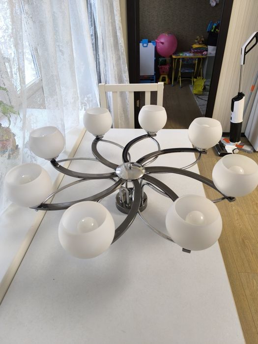 Продам Люстру в Гостиную