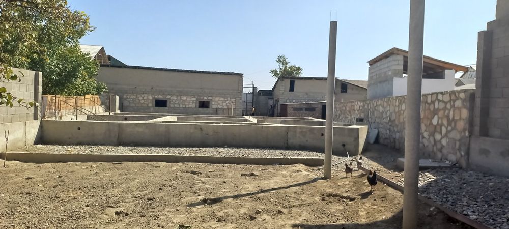 Хатирчи центрда ховли участка