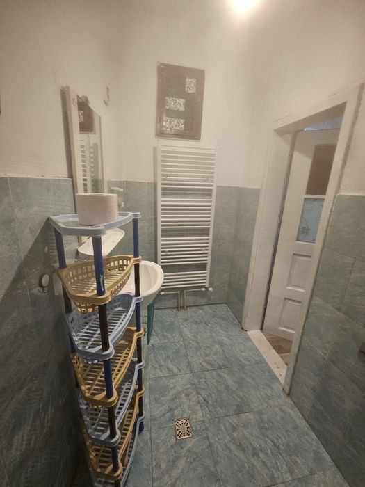 Inchiriez casa !