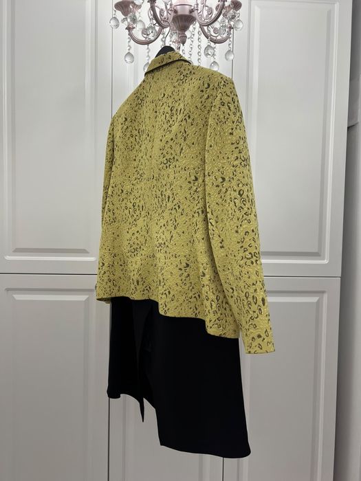 Vand costum pentru femei
