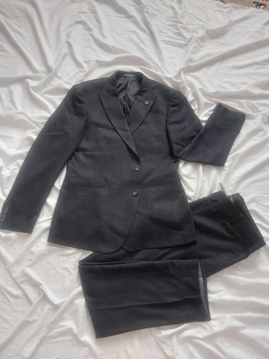 Kastyum shim sotiladi