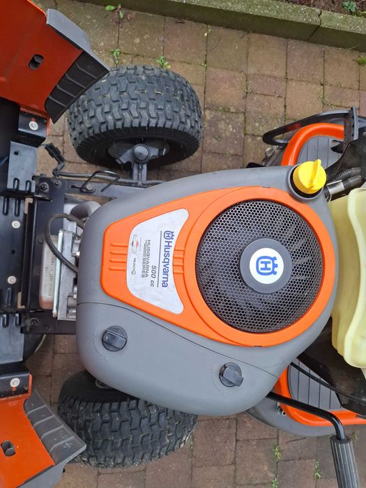 Tractor de tuns iarba