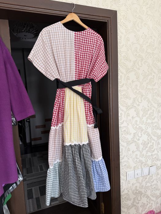 Яркое стильное платье