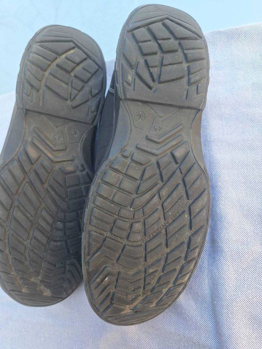 Работни обувки с бомбе 45