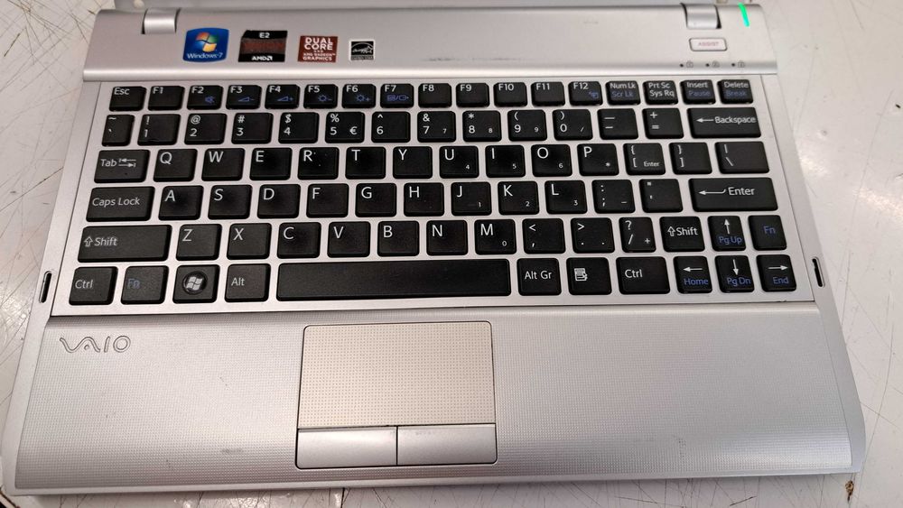 Laptop mini Sony Vaio VPCYB3V1E