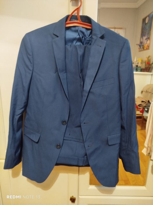 Продам школьный костюм