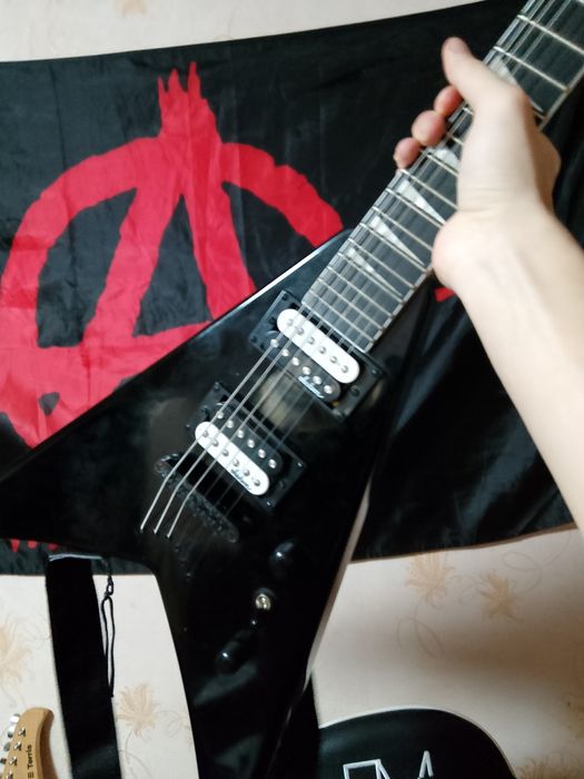 Срочно продам!!! Jackson js series king v