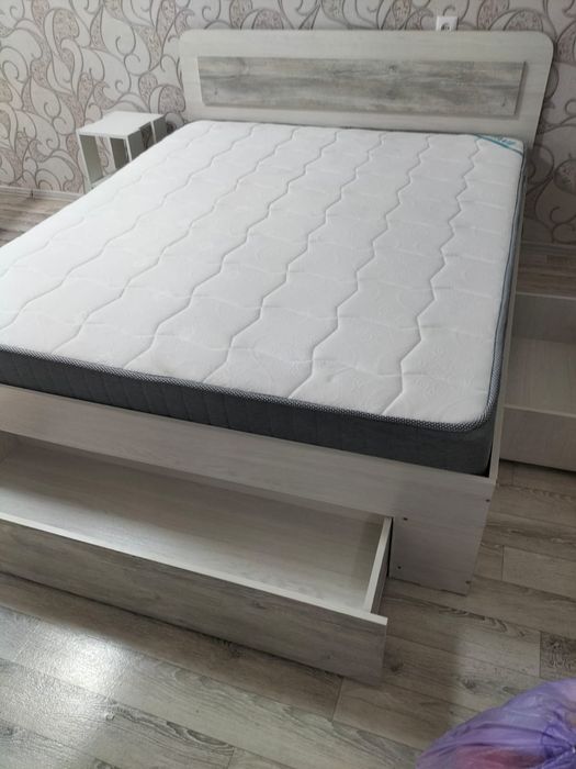 Двухспальная кровать