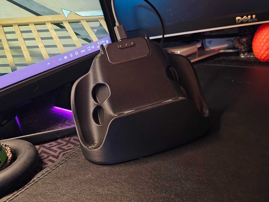 Стойка за Steam Controller 2 с директно зареждане от стойката.