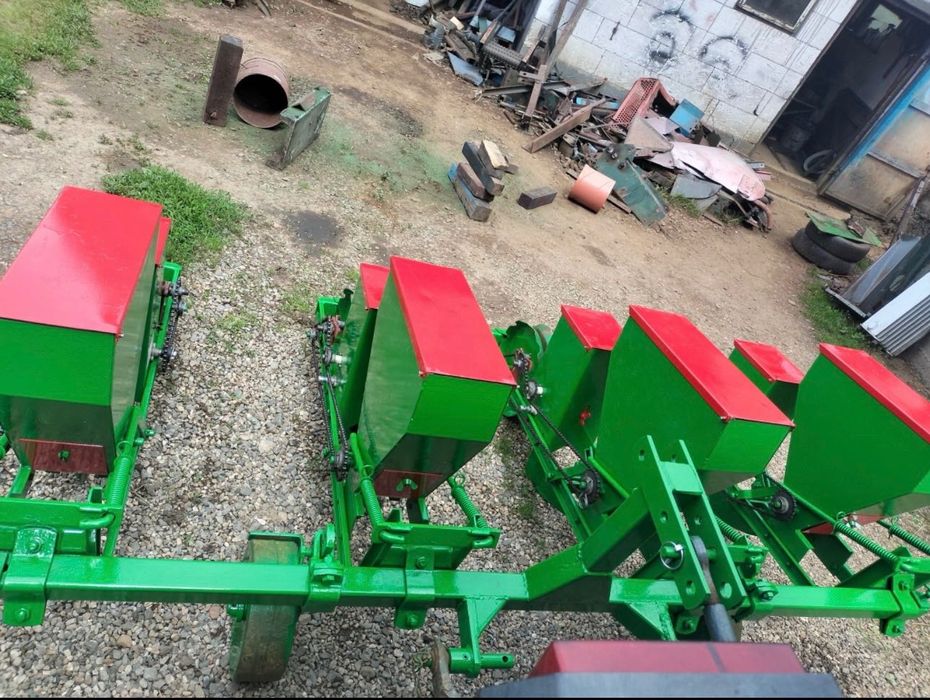 Semănătoare de porumb pentru tractoare micii