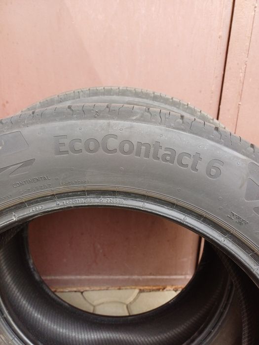 Vând  set cauciucuri   Continental 215/55/17 V