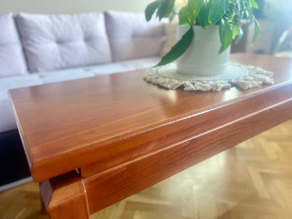 Продавам холна маса от масив