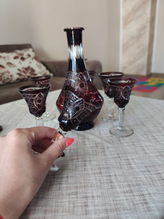 Сервиз от червен кристал