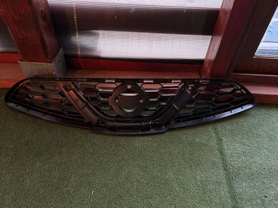 решетка радиаторна Nissan Mikra 2013-2017 г. #006S.