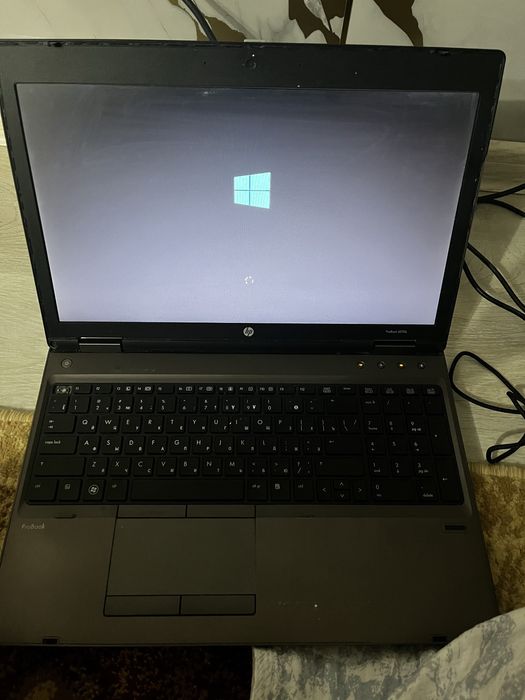 Ноутбук с наушником