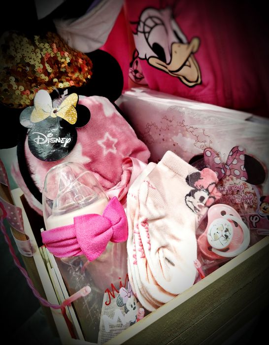 Подаръчнам кошница за бебе и подаръчни кутии за  празник