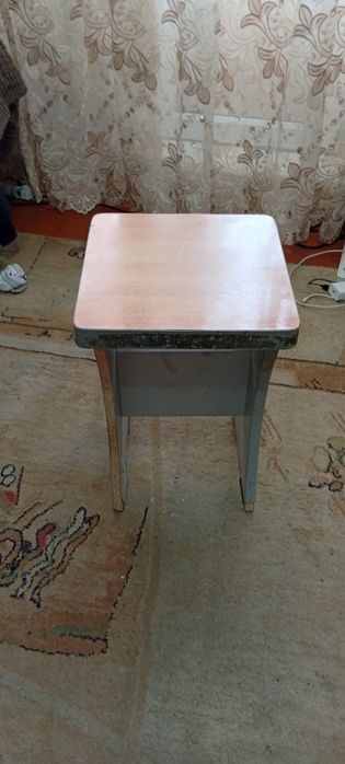 Продам кухонный стол б/у