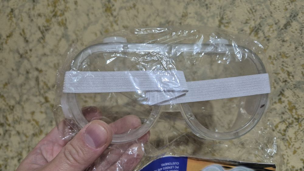 Защитные очки из карбона +