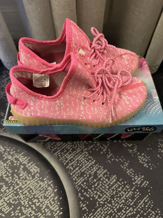 Кроссовки для девочек