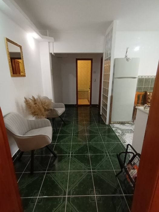 Proprietar,închiriez apartament 2 camere,etaj 1,ultracentral Deva