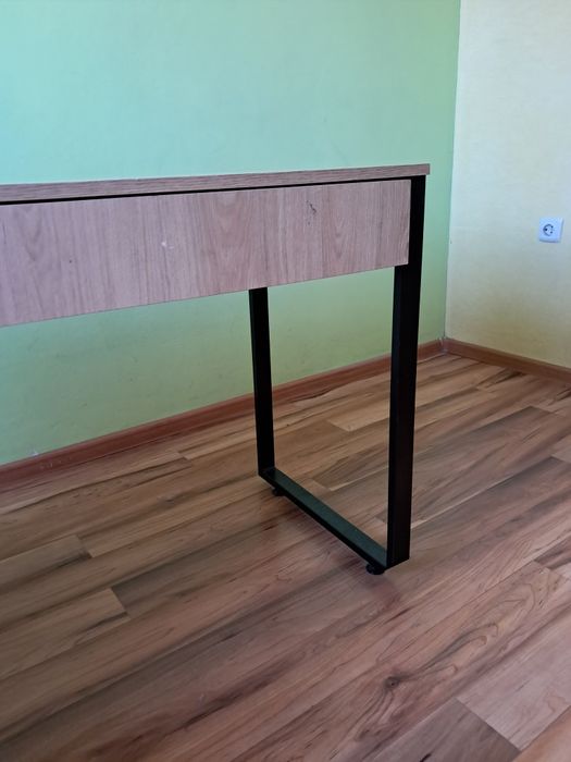 Бюро ученическо с метален крак