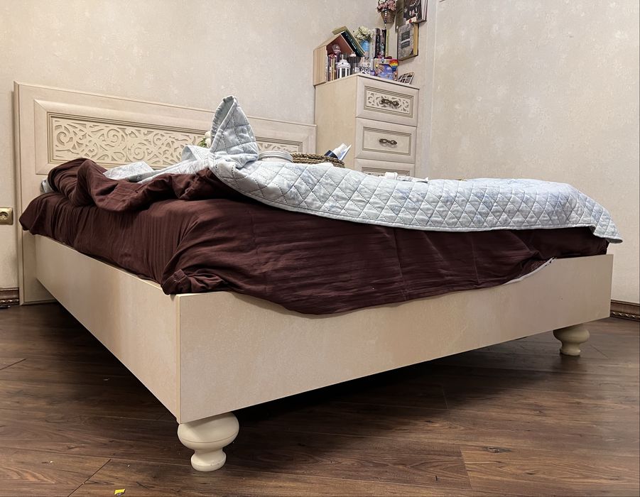 Срочно продам спальный гарнитур