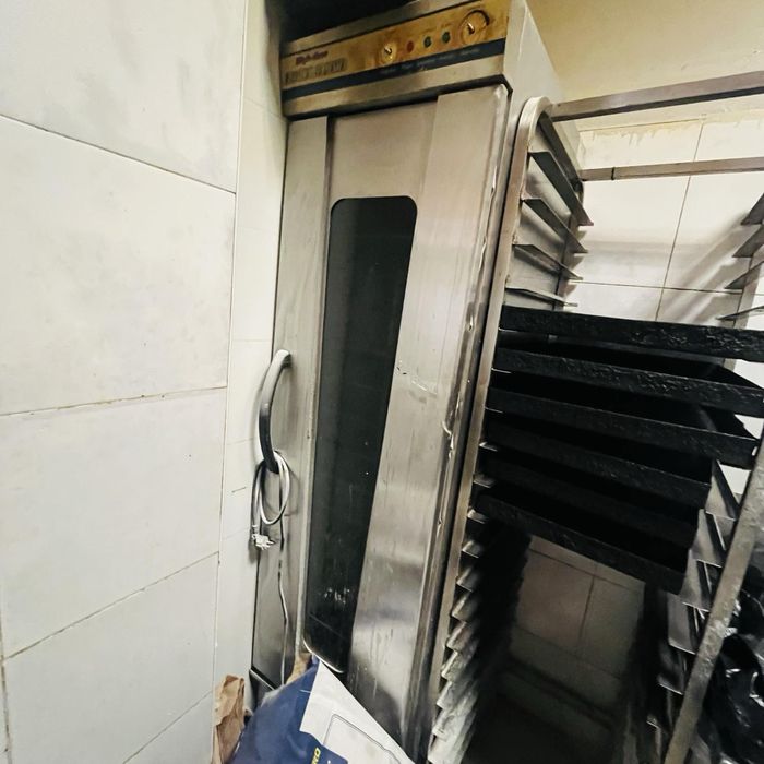 Продавам оборудване за баничарница!